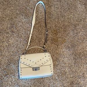 New without tags . Beautiful white Michael Kors purse . Excellent condition